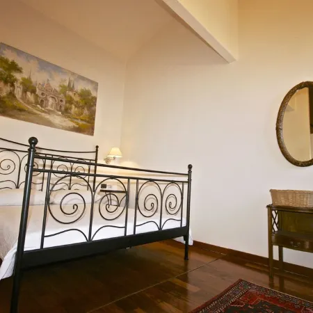 Deluxe Lucca Historic Center Apartment