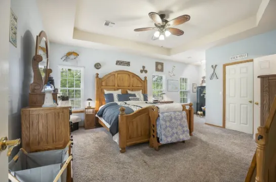 Lake Eufaula Lake Front with boat dock & boat ramp 300 yards away!