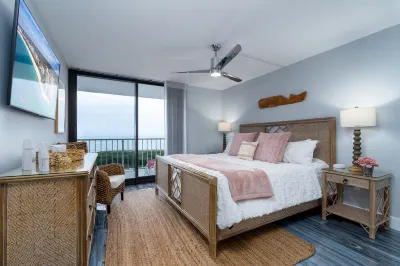 ⭐️Too Nice to Rent ~ Luxury end unit on beach with monster ocean & city views 🌊👀☀️ South Marco Beach 주변 호텔