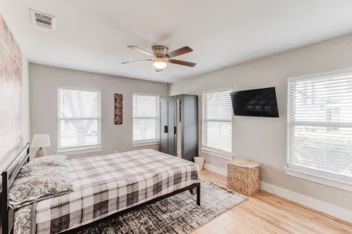 "Clean! CLEAN! !! Comfy! ! COMFORTABLE!!! ! BEST PLACE EVER FIVE STARS!!