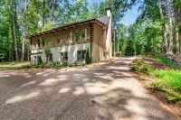 Modern and Luxurious Cabin Retreat, 5 minutes from Cumming City Center Hotels in Forsyth County