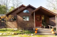 Jaw dropping mountain & lake views in this stylish mountain home…. Hotels near Benedict Pond Loop
