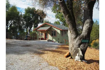 Bixel Bungalow- Cottage in Gold Rush Columbia