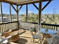 The Oceans Oyster-Hot tub, 5 min to beach, Pets, Sleeps 10 , Sound Views!!