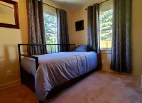 Buckeye Bungalow Charming and cozy cottage, close to everything