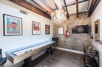 ☆ Historic Broughton St. Loft ☆ Mod-Industrial 2/2 w/View, Parking, Shuffleboard