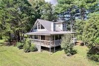 Secluded, renovated, cabin with gorgeous mountain views, firepit, hot tub