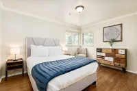 Hot Tub, Steam Room, Billiards, Ping Pong, Darts, 3 Kings, 8 beds total. Hotels in Wheat Ridge