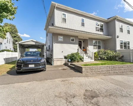 Luxury large house minutes to Cambridge and Boston Hotels in Watertown