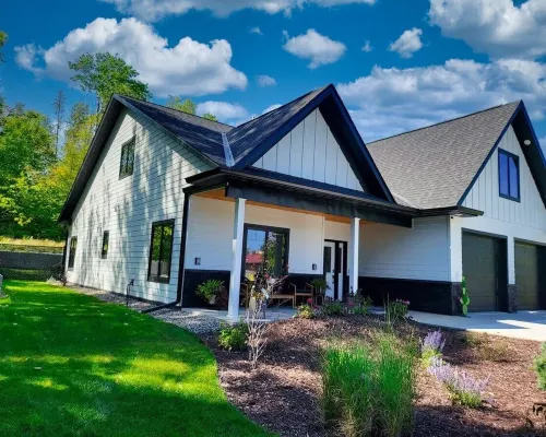 Posh Pelican House is guest favorite in quaint resort town of Breezy Point! Hotels in Breezy Point