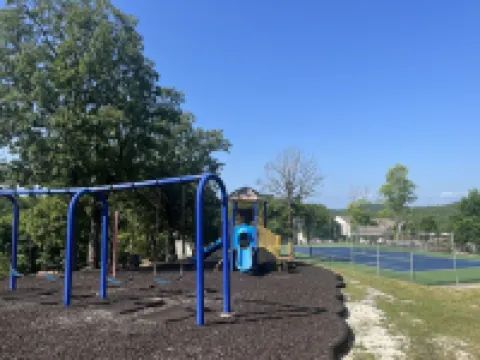 Condo on Table Rock Lake, Ozark Mountain views! 1 mile from Silver Dollar City