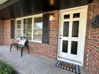 Black Horse Adobe, New Listing, Great Location 凱縣住宿飯店