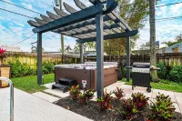Tropical Pool and Hot Tub House Hotels near Belvedere Baptist Church