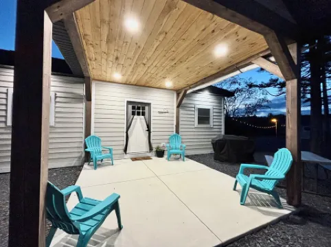 J19 North • King Suite • Stay & Ride•Direct Trail Access•in Town•WiFi•Room for 7