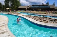 Newly Renovated & Listed! Across from SHARC & Walk to Village! 10 SHARC PASSES - Swimmingpools