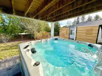 Entire duplex close to downtown Beulah & Crystal Lake | Year-round fun! 本佐尼亞酒店