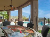Spacious 4-bedroom house with Mountain View’s, pool and putting green. Hotels in New River