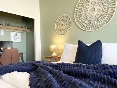 Saltwater Pool & Spa Resort-Style Getaway!!