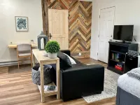 Charming Cabin• steps from the beloved R&R Cafe