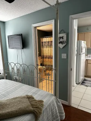 Quaint Condo Seagrove Beach right fof 30A, quick walk to two beach access