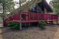 Midtown Hideaway- Cozy A-Frame Cabin with canyon views - شاليه
