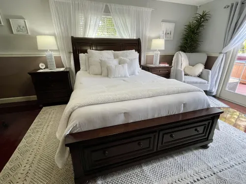 Spacious 3/3 Apt w/Hot Tub/75in TV/Mac Computer