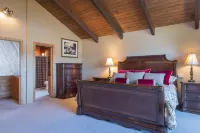 Panoramic View, Private, Low Bank Waterfront Hotels in Lopez