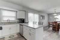 Comfortable 3 Bedroom with King bed in Waukesha