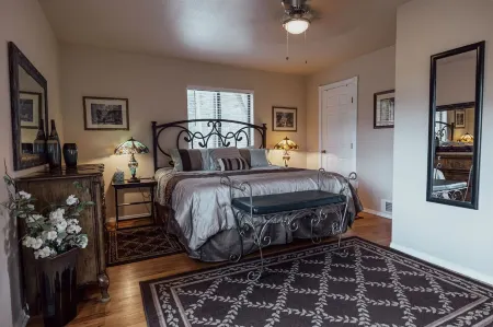 Spacious, Mystic Woodlands Lodge