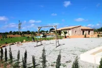 They are Pieres Nou. modern rustic finca with volley ball court and 15m pool Hotels in Llucmajor