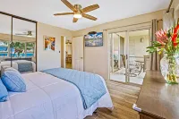 OCEAN VIEWS | BEACHFRONT | 2 BR with POOL - balcón