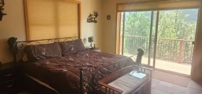 Charming country house with WiFi in Nutrioso Hotel dekat Whiting Sawmill