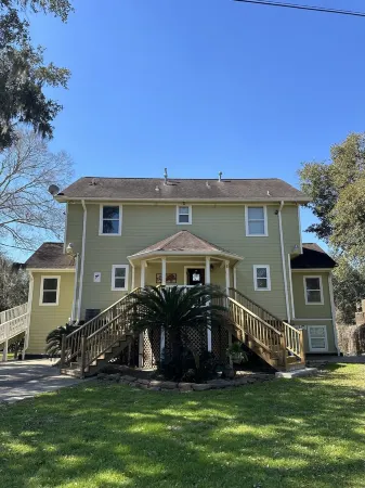 Great for Big Groups & Families! Waterfront, Boathouse, Pool Table, Dog-Friendly