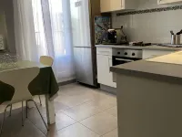Superbe Appartement Centre Ville Avec vue sur la Mer. Lit et Chaise Haute Bébé فنادق في سيت