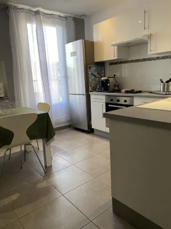 Superbe Appartement Centre Ville Avec vue sur la Mer. Lit et Chaise Haute Bébé Отели в г. Сет