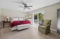 Fall Colors Peaking! Mountain View, Deck, Sunroom, Wood Fireplace, Dogs Welcome! Hotel a Blue Ridge