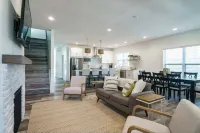 Legacy II- Walk to Notre Dame. New 6 bedroom 5.5 bathrooms,  sleeps up to 14