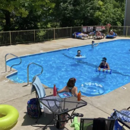 Higgins Hole in One Hideaway~Great Location~Outdoor Pool~Close to Branson Fun