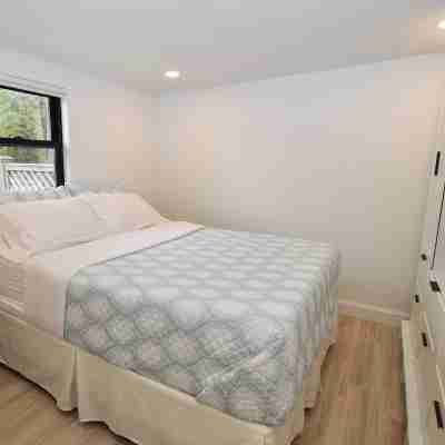 Cozy Cape Cod Cottage Near Beach and Bike Trail Rooms