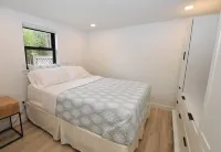 Cozy Cape Cod Cottage Near Beach and Bike Trail - 3성급