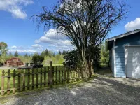 Lovely Mountain View Cottage with Hot Tub, close to amenities! Hotels near Seattle Premium Outlets