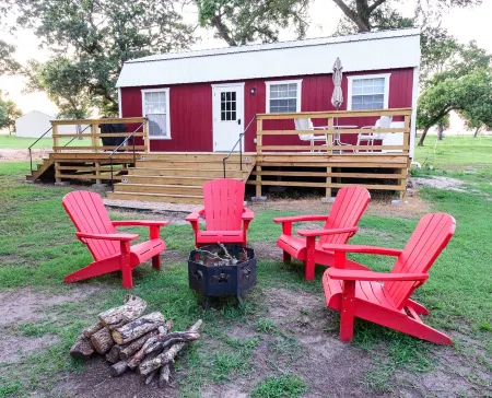 The Ranch Motel. Large cottage in a country setting with pool and hot tub.