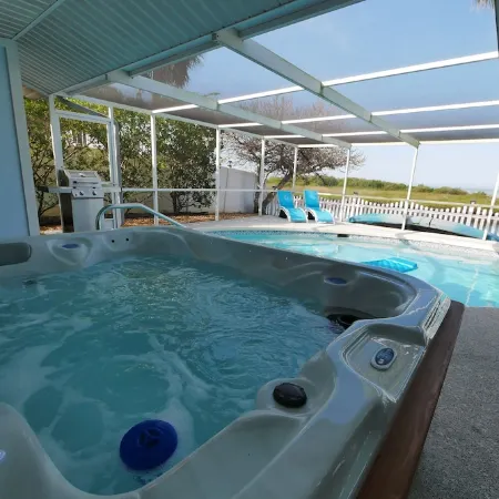 Oasis on the Gulf, screened pool, sunset, kayaks!