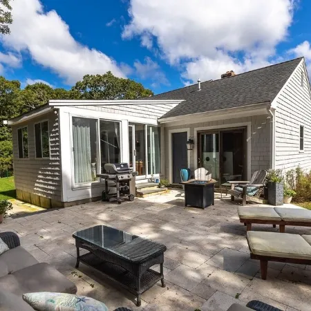 Coastal Cape Cod 3 bedroom close to the beach, bike path & ponds!