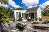 Coastal Cape Cod 3 bedroom close to the beach, bike path & ponds! Hotels in Brewster