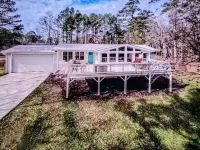 5 Min. to Lake Allatoona/15 Min. to DT W'Stock/Firepit/Sleeps 7/Huge Deck!