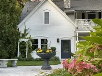Downtown Charlevoix Boutique Cottage #1 Hotels in Charlevoix