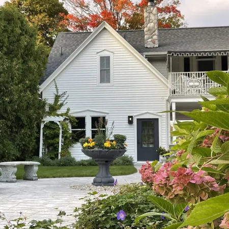 Downtown Charlevoix Boutique Cottage #1