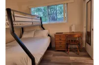 Cheerful 4-bedroom house with free parkings.