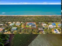 Escape to Paradise - Beach views 5bedrooms, 2 Kitchens, 2 Living, 2 Bathrooms
